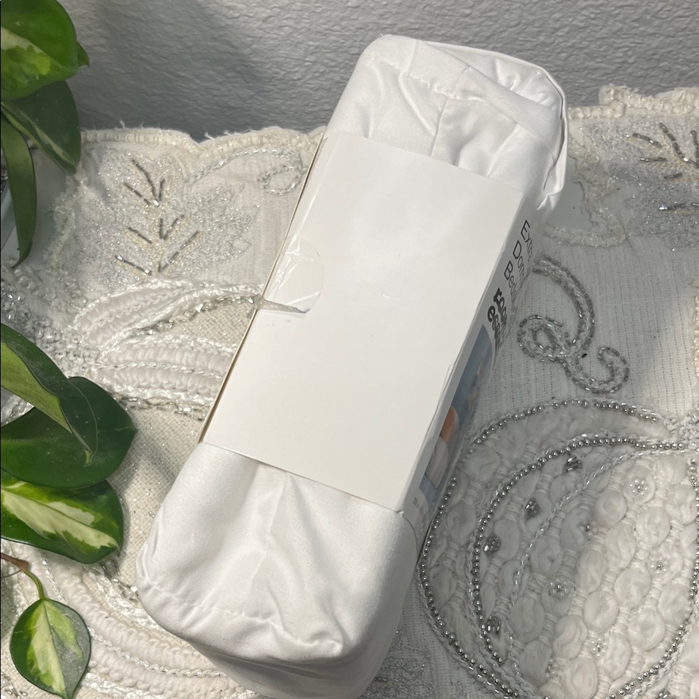 Room Essentials Crisp White Bedskirt (Twin XL) - Picture 4 of 6